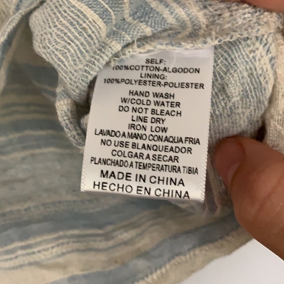 Blue & White Listicle flyaway crop top size L - Picture 4 of 6